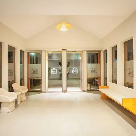 Zeus Hotel