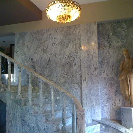 Zeus Hotel 3*
