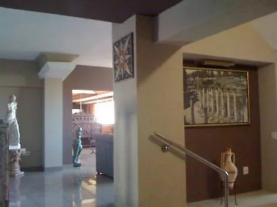 Zeus Hotel 3*
